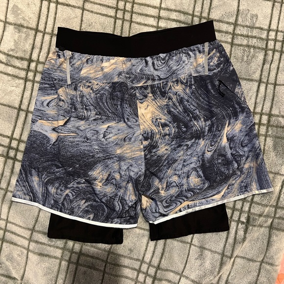 Lululemon Diffract Run Short Lava Print Blue Denim Multi - Picture 5 of 15